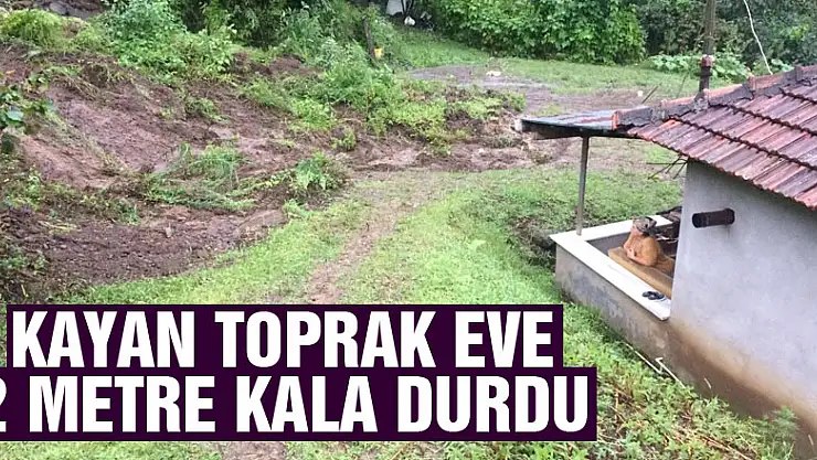 Heyelan oldu, kayan toprak eve 2 metre kala durdu
