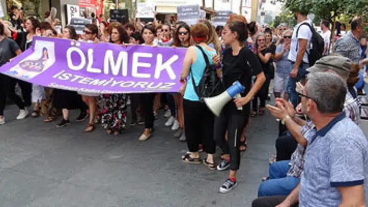 Kadın şiddetine karşı gerçekleştirilen yürüyüşe erkekler de destek verdi