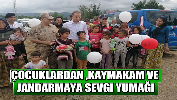Çocuklardan ,Kaymakam ve jandarmaya sevgi yumağı