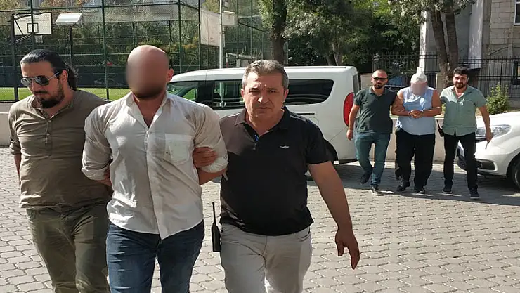 Dur ihtarına uymayıp polisi aracıyla sürükledi 