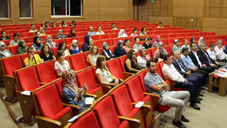 Velilere çocukların okula nasıl uyum sağlayabileceği anlatıldı