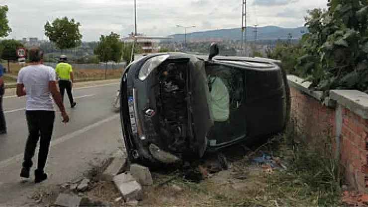 Otomobil evin duvarına çarptı: 1 yaralı