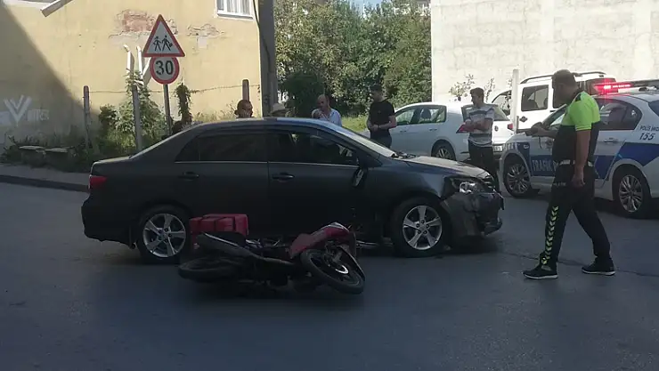 Otomobil ile motosiklet çarpıştı: 1 yaralı