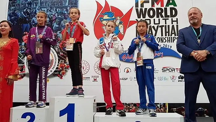 Samsunlu 2 genç kız Dünya Muaythai şampiyonu oldu