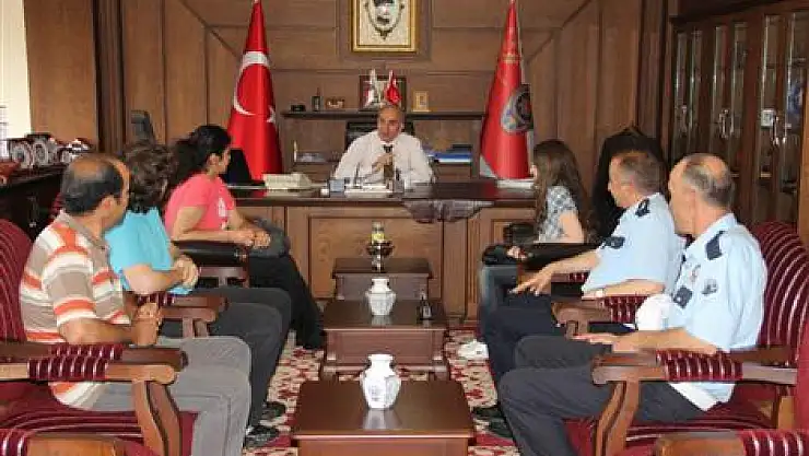 Çelik'ten başarılı çocuklara altın