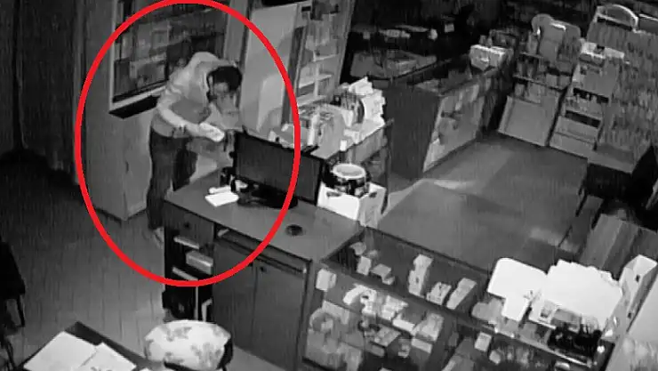 Eczaneden 25 bin liralık hırsızlık kamerada