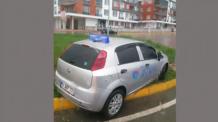 Sağanak yağış kaza yaptırdı