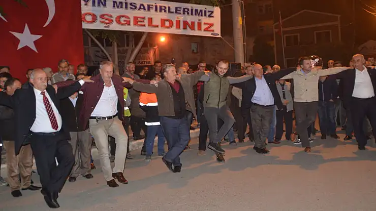 Davullu-zurnalı Cumhuriyet kutlaması