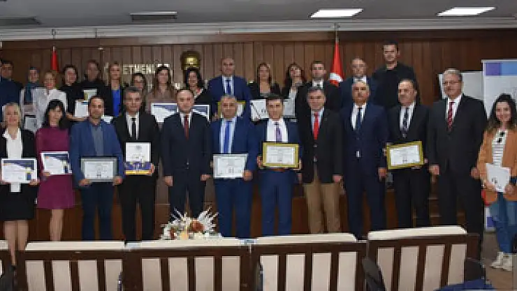 Kalite etiketi almaya hak kazanan öğretmenler ödüllendirildi