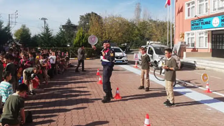 Samsun Jandarmadan 'Yaya Trafik Eğitim Parkuru' uygulaması