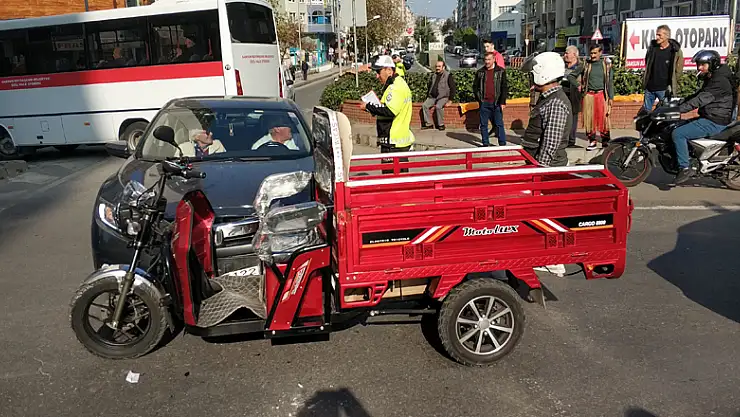 Otomobil üç tekerli motosiklete çarptı: 1 yaralı