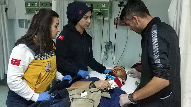 Samsun'da otomobil ağaca çarptı: 4 yaralı