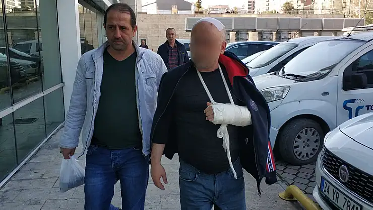 Babasına saldıran şahsı bıçakladı