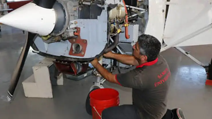 Uçak bakım personeli Samsun'da yetişiyor