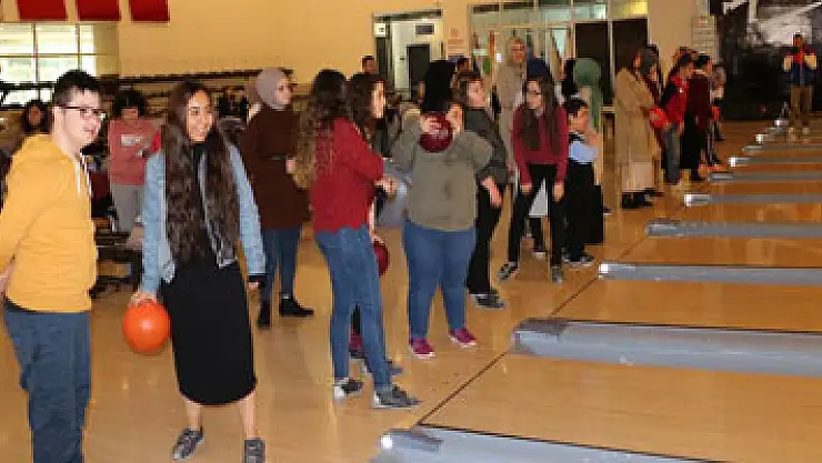 Engel tanımadılar, bowlingde şov yaptılar