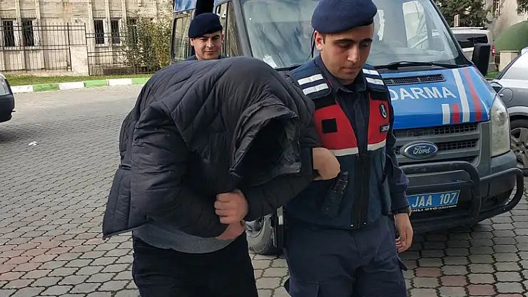 Eşinin aracını yakan koca adliyede