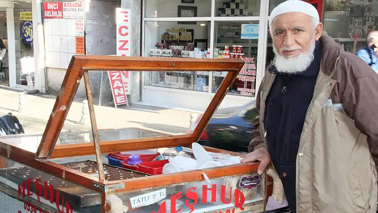 Yarım asırdır Şam tatlısı satıyor
