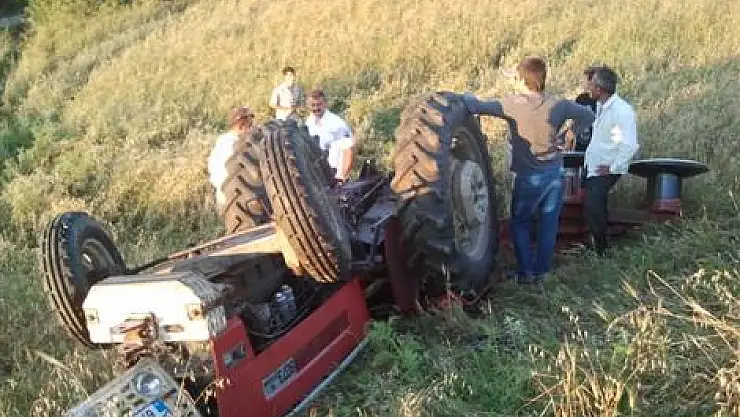 Bafra'da traktör devrildi