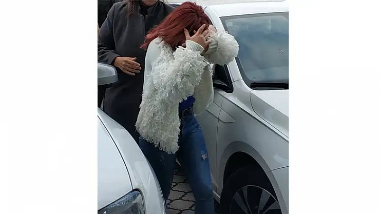 Babasını bıçaklayan 15 yaşındaki kıza adli kontrol