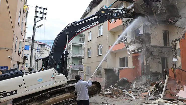 Kötü amaçlı kullanılan metruk binalar yıkılıyor