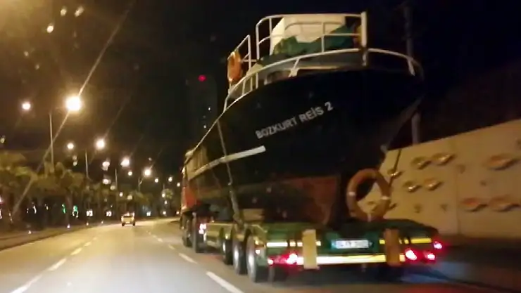Samsun'da gemiyi karadan yürüttüler