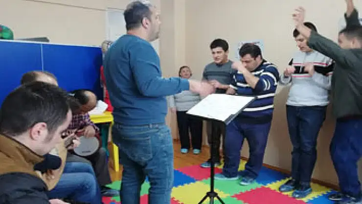 Otizmli çocuklar sahneye çıkacak