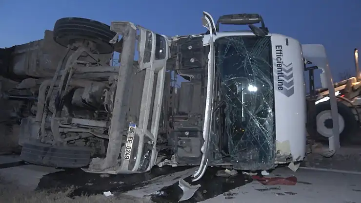 Ankara-Samsun kara yolunda tır devrildi, kilometrelerce araç kuyruğu oluştu