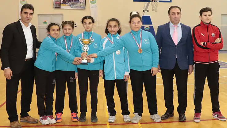 Badminton yıldızlar il birincileri belli oldu