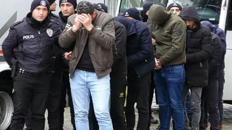 Uyuşturucu operasyonunda gözaltına alınan 23 kişi adliyede