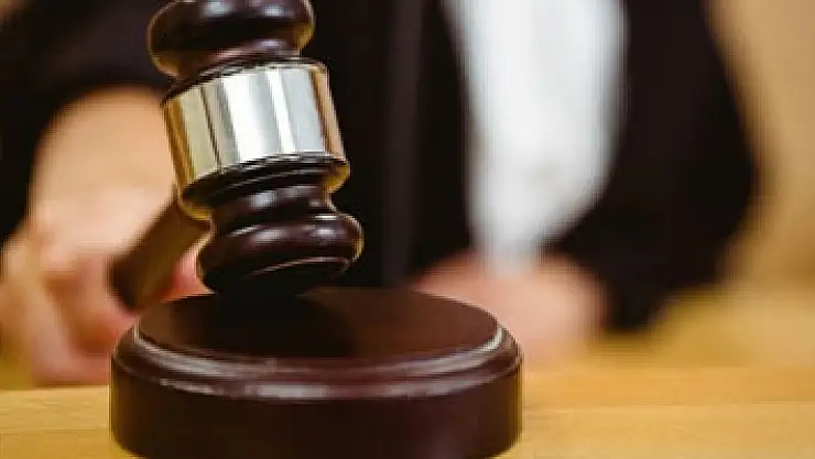 Amirinin gıyabında küfretti, işsiz kaldı