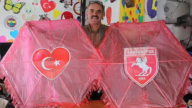 Yaz-kış demeden uçurtma üretiyor