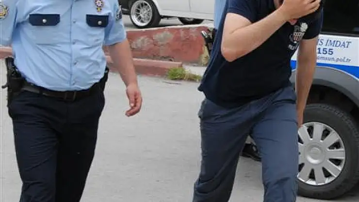 Otomobilin çarptığı adam öldü