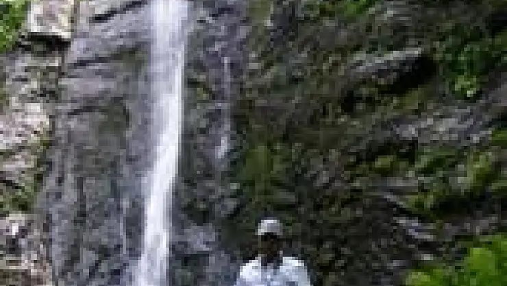 Aytuder, Şelaleye Tırmandı