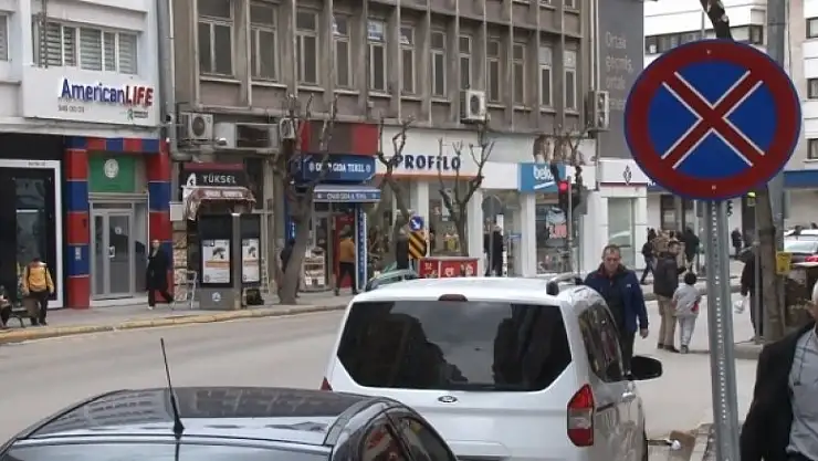 CADDE ÜSTÜ OTOPARK ÜCRETİ TALEBİNİ MAHKEME İPTAL ETTİ