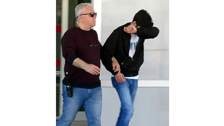 Alışveriş merkezinden giyim eşyası çalan çocuk yakalandı