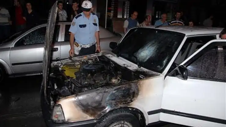 Otomobilde çıkan yangın söndürüldü