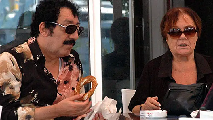 Müslüm Gürses'in eşi Muhterem Nur, hayatını kaybetti