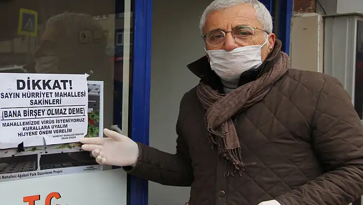 Muhtardan 'Bana bir şey olmaz' afişleri 