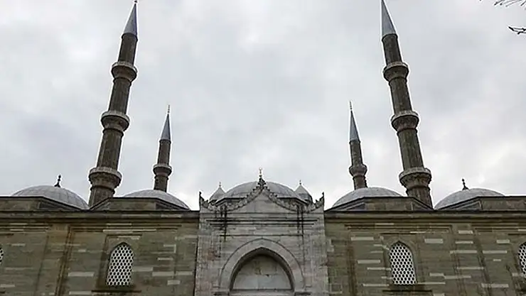 Yeni tip korona virüs salgının son bulması için camilerden dua sesleri yükseldi