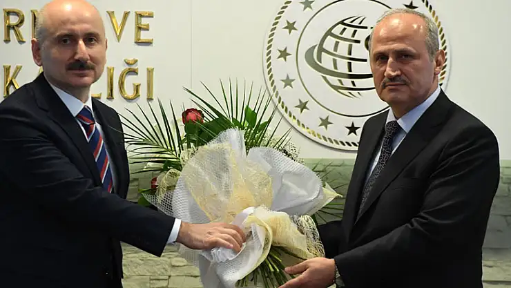 Ulaştırma ve Altyapı Bakanlığında devir teslim töreni yapıldı