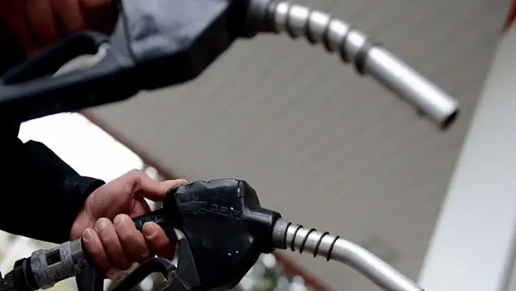 Benzin ve motorinde beklenen indirim gerçekleşti