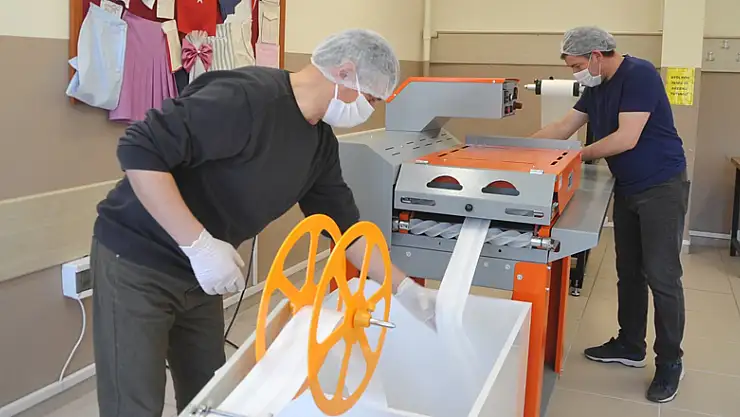 Meslek lisesi seri maske üretimine geçti