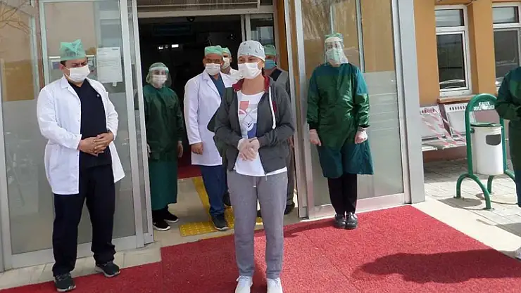 15 yıllık hemşire koronayı yendi