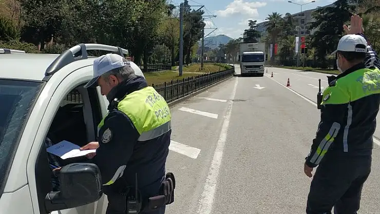 Sokağa çıkma yasağında polis denetimi 