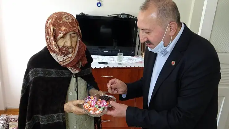 122 yaşındaki Ayşe nine: 'Şimdiki bayramların tadı yok'  