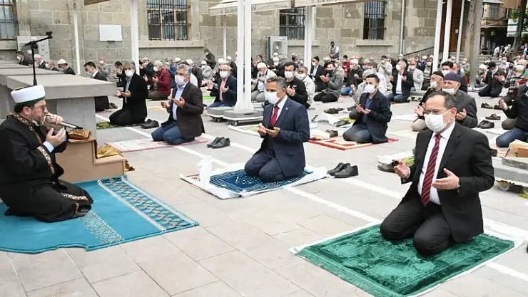  Başkan Demir: 'Camilerin ve cemaat olmanın kıymetini bilmemiz gerekiyor'