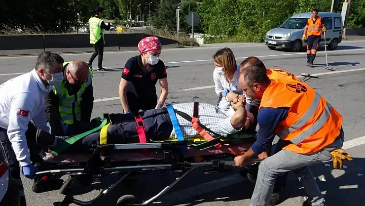 65 yaş üstü annesini memlekete götürürken kaza yaptı: 3 yaralı 