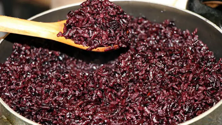 Rengini gören 'Alo Gıda Hattı'na şikayet ediyor