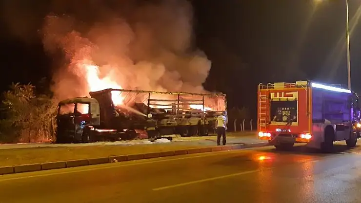 Tır alevlere teslim oldu  