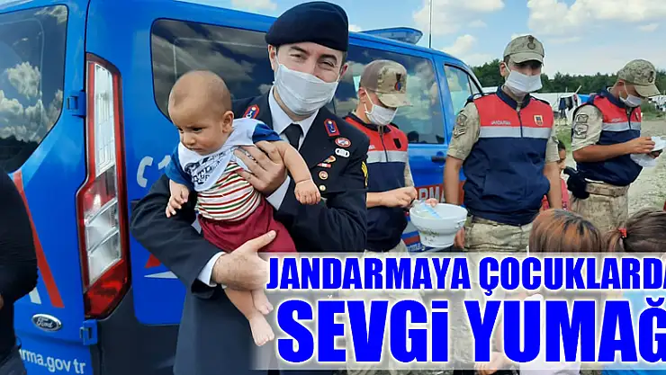 Jandarmaya çocuklardan sevgi yumağı